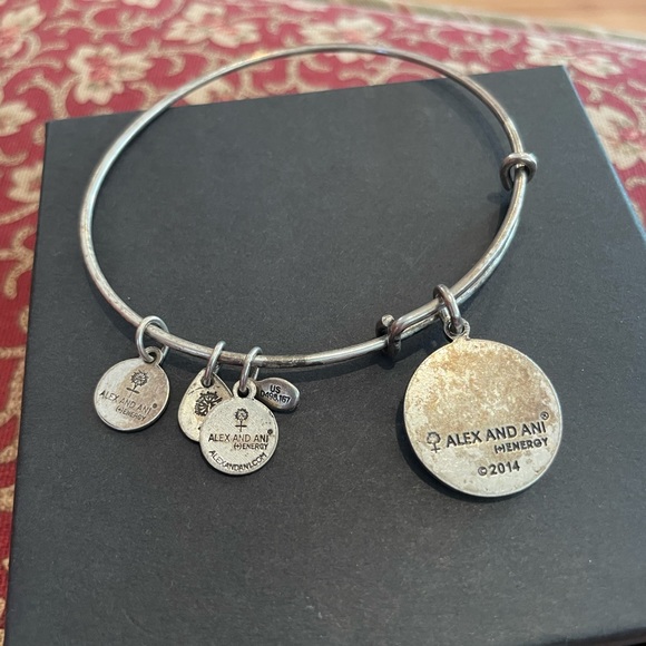 FREE W/ $20 BUNDLE Alex & Ani Mother’s hold child hand & their heart forever - Picture 2 of 2